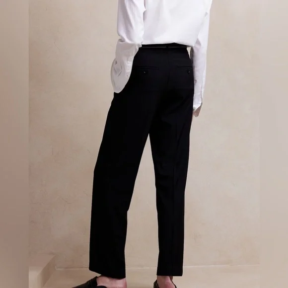 Banana republic, black slacks, size 10L, made with soft but strong material - Picture 2 of 7